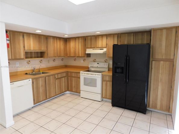 8005 SW 107 Av 118, Miami FL 33173
