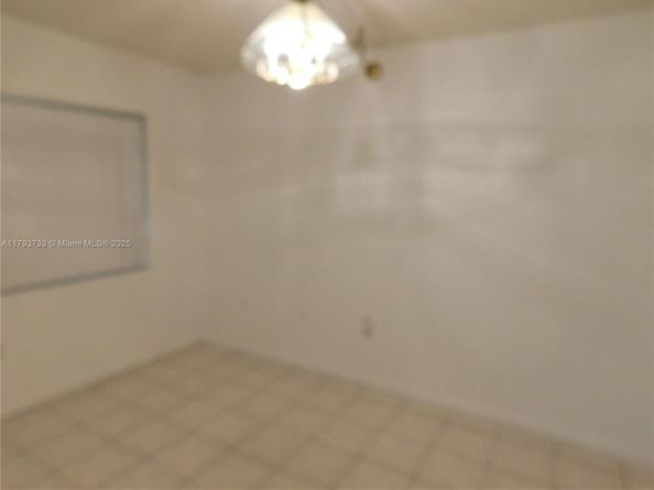 8005 SW 107 Av 118, Miami FL 33173