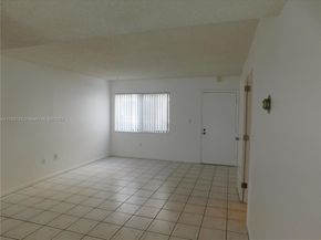 8005 SW 107 Av 118, Miami FL 33173