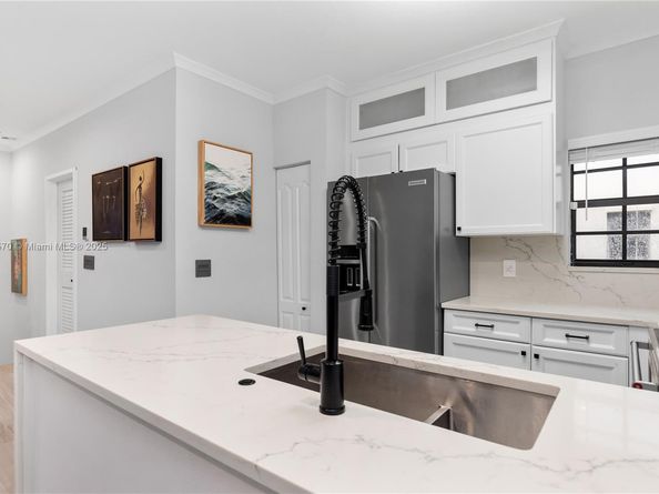2818 Coconut Ave 2818, Miami FL 33133