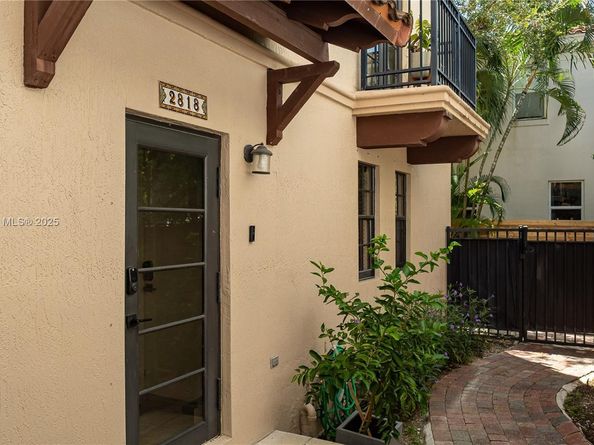 2818 Coconut Ave 2818, Miami FL 33133