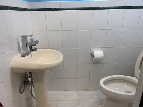 298 E 3rd St 102, Hialeah FL 33010