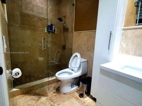 298 E 3rd St 102, Hialeah FL 33010
