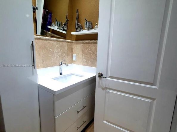 298 E 3rd St 102, Hialeah FL 33010