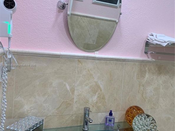 298 E 3rd St 102, Hialeah FL 33010