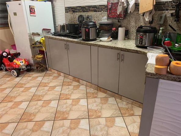 298 E 3rd St 102, Hialeah FL 33010