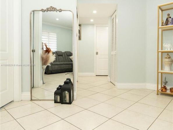 298 E 3rd St 102, Hialeah FL 33010