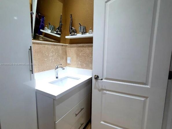 298 E 3rd St 102, Hialeah FL 33010