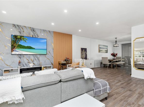 10930 Periwinkle Ln, Tamarac FL 33321