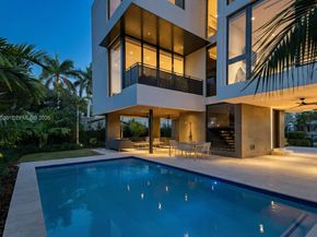 621 W 44th St, Miami Beach FL 33140