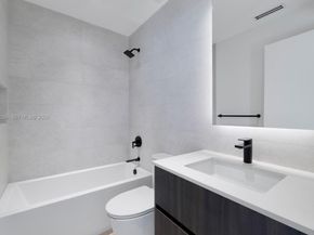 621 W 44th St, Miami Beach FL 33140