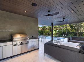 621 W 44th St, Miami Beach FL 33140