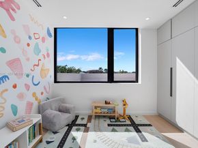 621 W 44th St, Miami Beach FL 33140