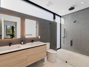 621 W 44th St, Miami Beach FL 33140