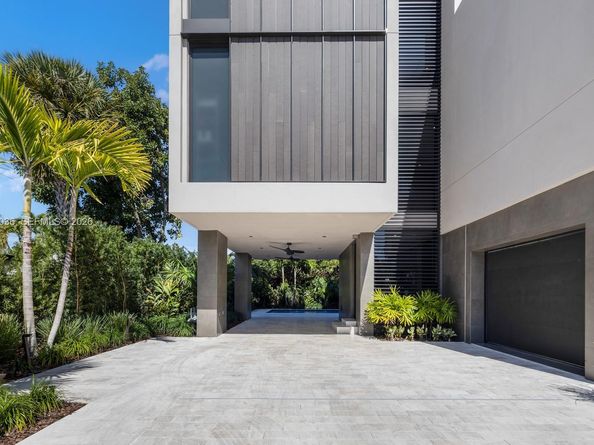 621 W 44th St, Miami Beach FL 33140