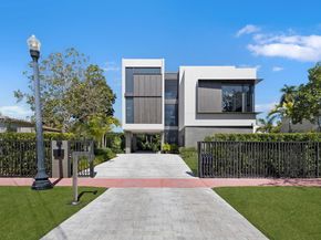 621 W 44th St, Miami Beach FL 33140