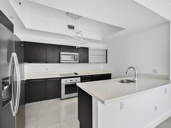 90 SW 3rd St PH17, Miami FL 33130