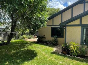 9209 NW 49th Pl, Sunrise FL 33351