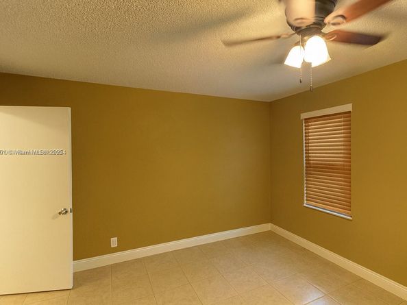 9209 NW 49th Pl, Sunrise FL 33351