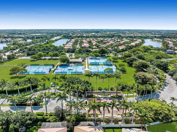 214 SW 180th Ave, Pembroke Pines FL 33029