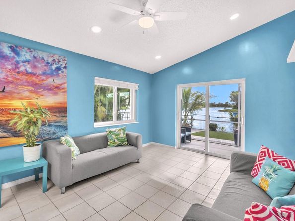 214 SW 180th Ave, Pembroke Pines FL 33029