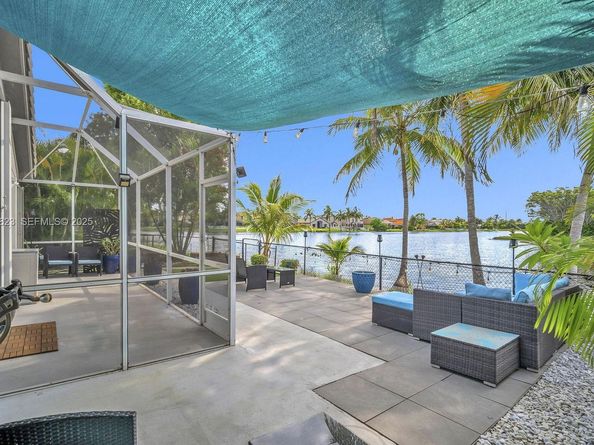 214 SW 180th Ave, Pembroke Pines FL 33029