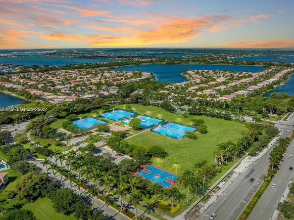 214 SW 180th Ave, Pembroke Pines FL 33029