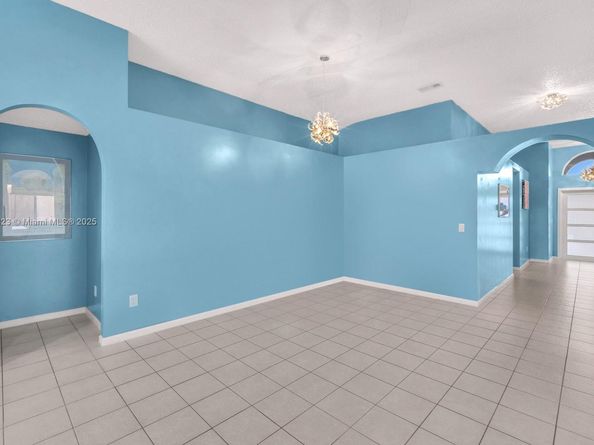 214 SW 180th Ave, Pembroke Pines FL 33029