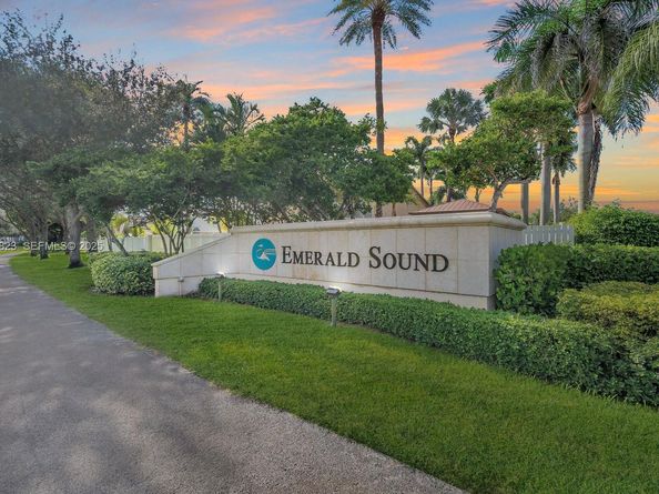 214 SW 180th Ave, Pembroke Pines FL 33029