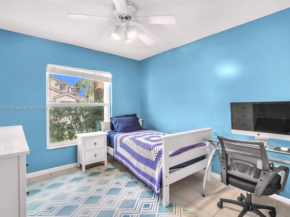 214 SW 180th Ave, Pembroke Pines FL 33029