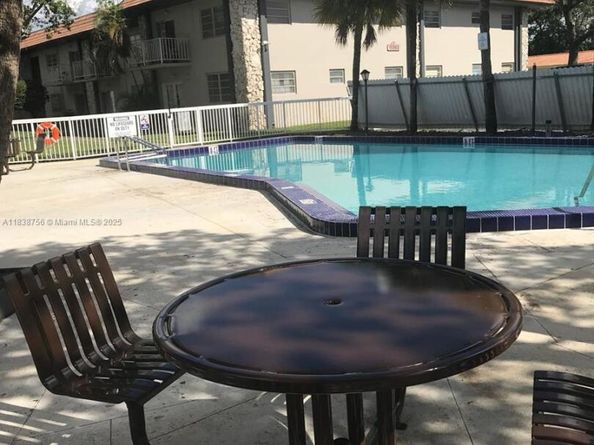 13920 Lake Placid Ct B15, Miami Lakes FL 33014