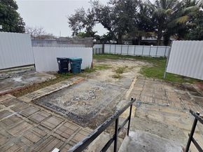 2764 NW 31st St, Miami FL 33142