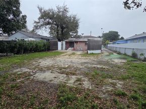 2764 NW 31st St, Miami FL 33142