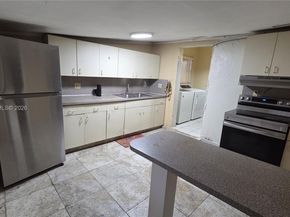 2764 NW 31st St, Miami FL 33142