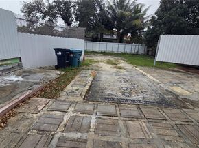 2764 NW 31st St, Miami FL 33142