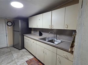 2764 NW 31st St, Miami FL 33142