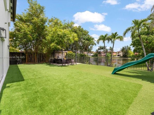 15931 SW 61st Ln, Miami FL 33193