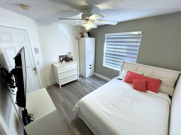 1107 Fairfield Meadows Dr, Weston FL 33327