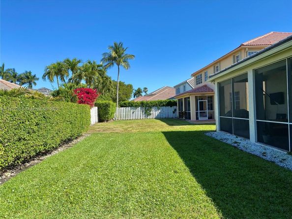 1107 Fairfield Meadows Dr, Weston FL 33327