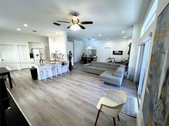 1107 Fairfield Meadows Dr, Weston FL 33327