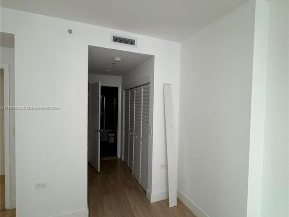 801 Brickell Key Blvd 1005, Miami FL 33131