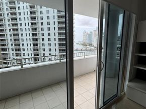 801 Brickell Key Blvd 1005, Miami FL 33131