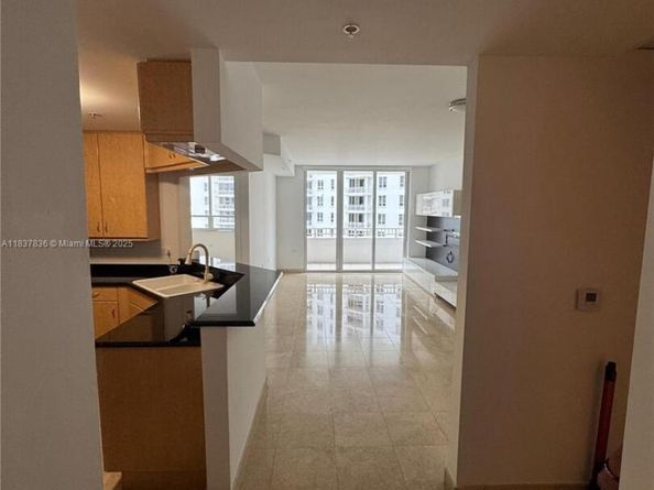801 Brickell Key Blvd 1005, Miami FL 33131