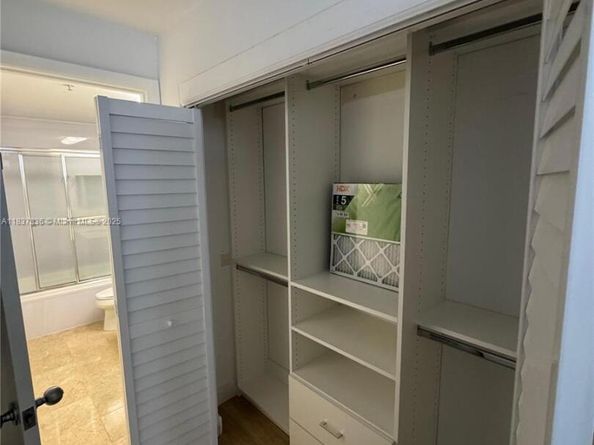 801 Brickell Key Blvd 1005, Miami FL 33131