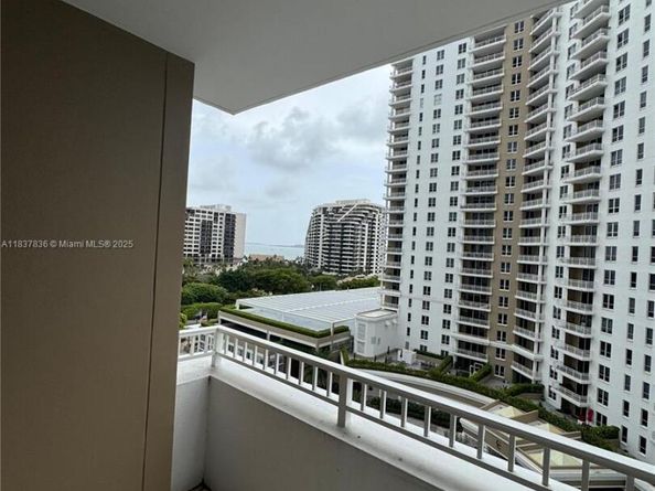 801 Brickell Key Blvd 1005, Miami FL 33131