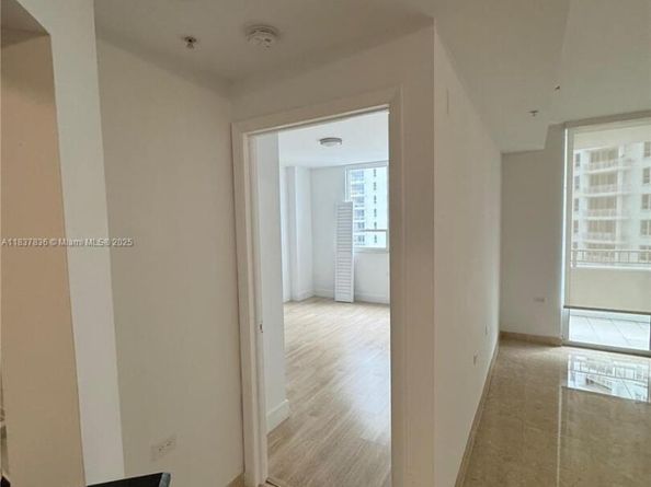 801 Brickell Key Blvd 1005, Miami FL 33131