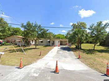 894 SW 9th Ct