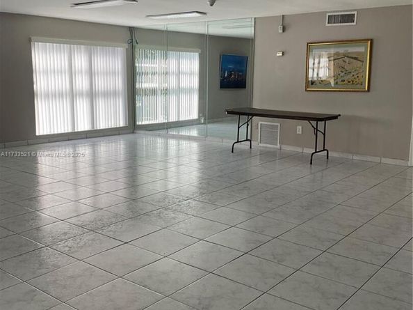 201 178th Dr 309, Sunny Isles Beach FL 33160