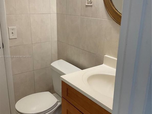 201 178th Dr 309, Sunny Isles Beach FL 33160