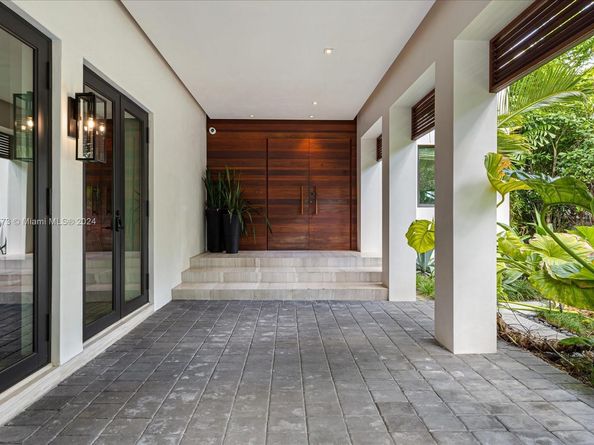 401 E Rivo Alto Dr, Miami Beach FL 33139